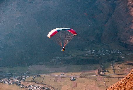 photo parapente en vol en Vallee d'Ossau.